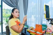 五行自测泰国主播品三亚榴莲：“尝到了家乡味”
