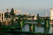 五行自测国际油价周二收高 地缘政治担忧与美元走弱双重支撑