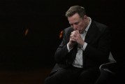 五行自测特斯拉股价收涨超3%：特朗普无意沟通，马斯克父亲劝儿子低头